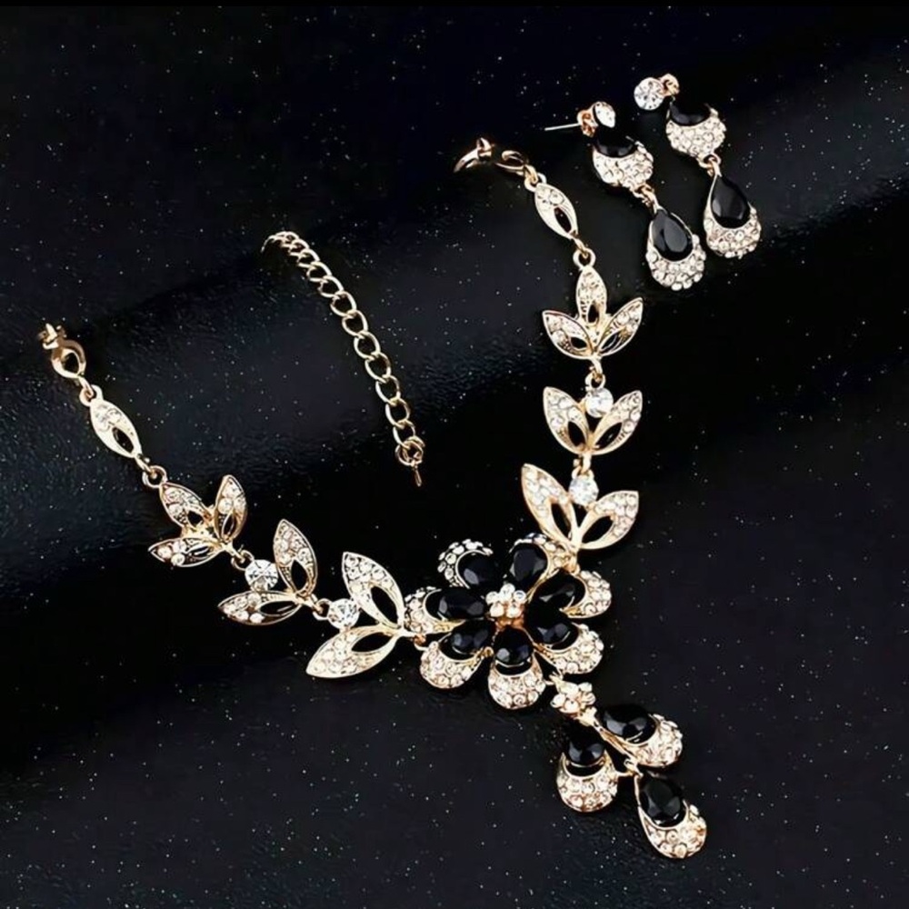 Elegant Black and Gold Jewelry Set